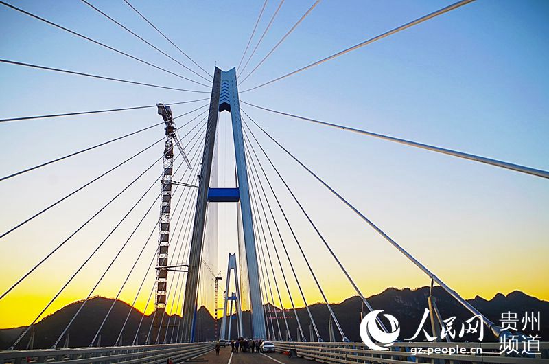 世界最高混凝土高塔橋平塘特大橋預計年底通車