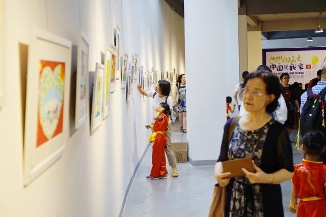 红黄蓝幼儿园200余幅作品入选中国儿童画国际巡展