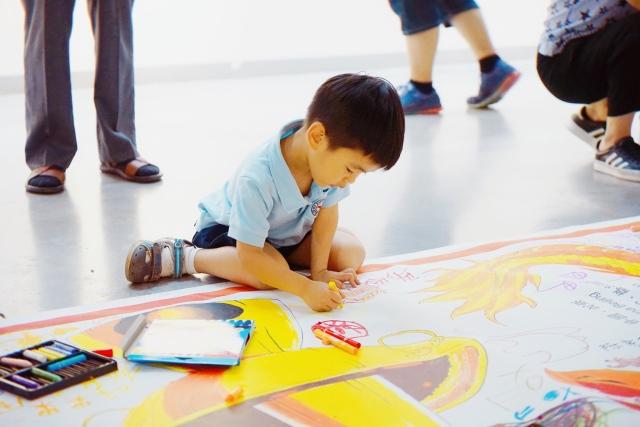 红黄蓝幼儿园200余幅作品入选中国儿童画国际巡展