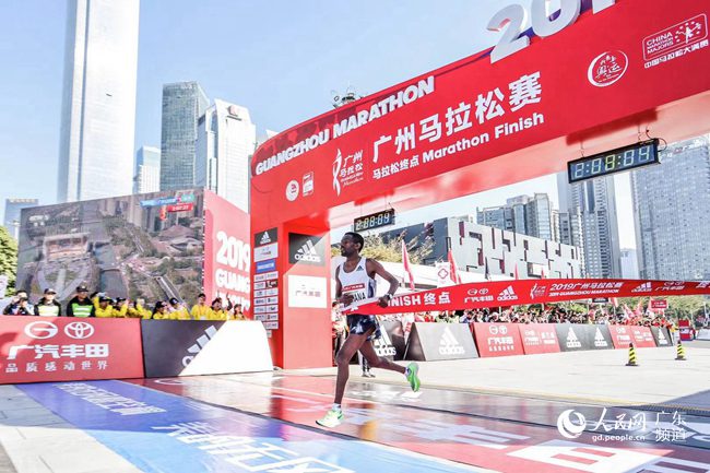 2019广州马拉松赛八破赛会纪录