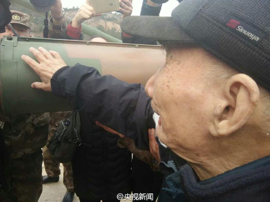 国际在线报道:据央视微博消息,12月11日,94岁高龄,双目失明