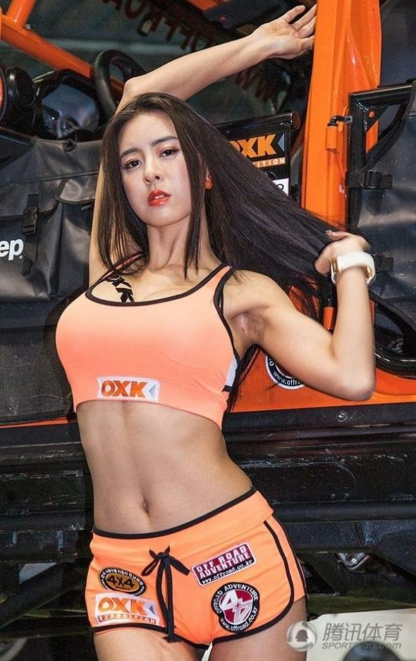 韩国健身女神变身举牌女郎 晒照引网友惊呼 韩国健身女神变身举牌女郎 晒照引网友惊呼