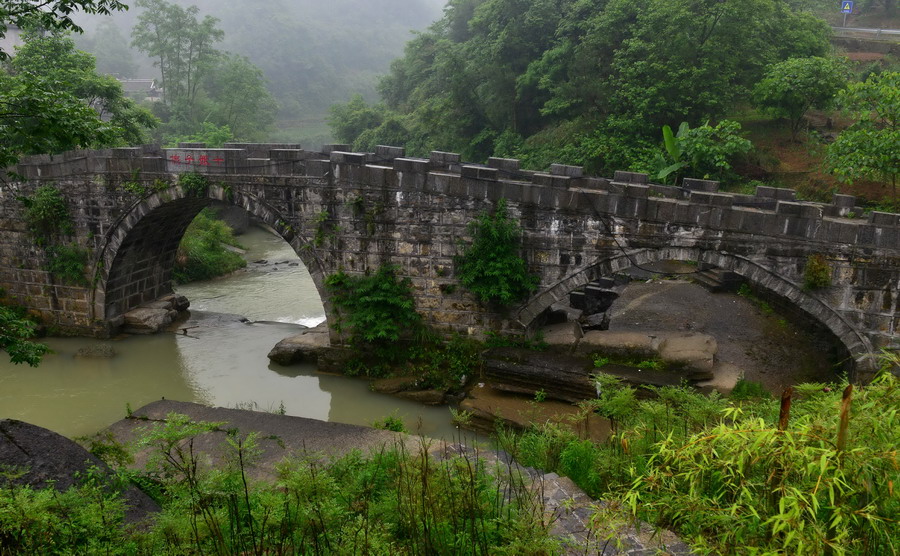 湖北来凤：杨梅古寨赏土家风情
