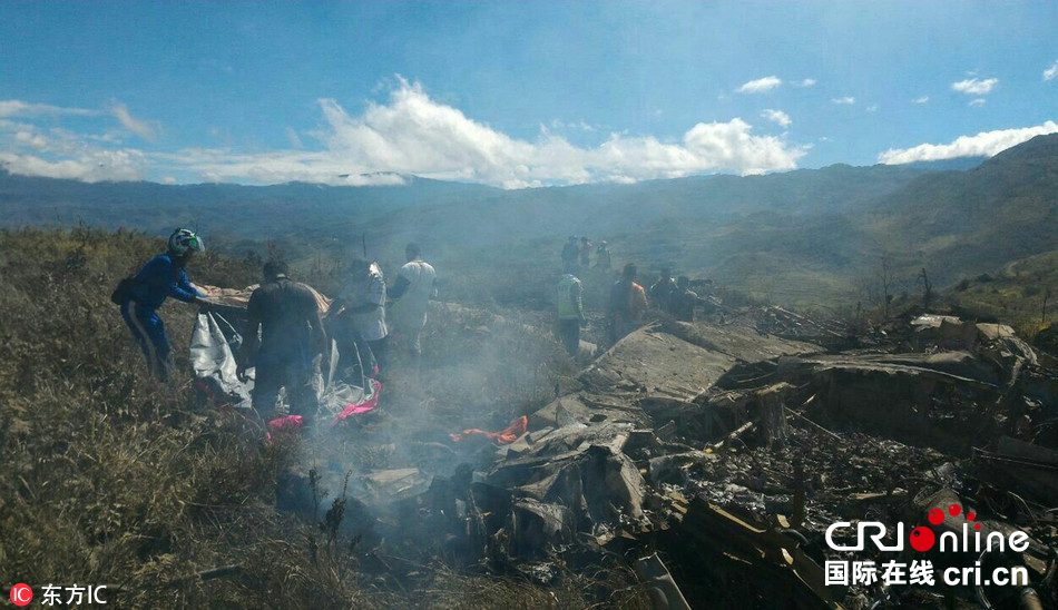 印尼一架运输机坠毁机上13人全部遇难组图