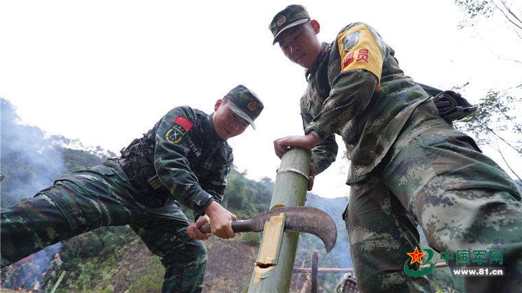 武警战士舌尖上的"魔鬼周"(组图)
