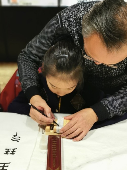 第十五届四大国石展吸引十余万人参观 琴音散去 其韵不绝