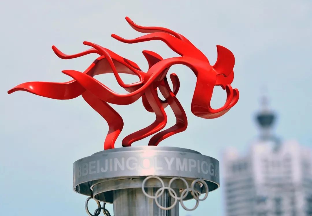 奥运圣火曾在这里      2008年8月4日,青岛奥林匹克主题公园内的雕塑