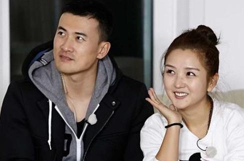 何洁深夜发文陷离婚传言 何洁赫子铭1个多月未互动