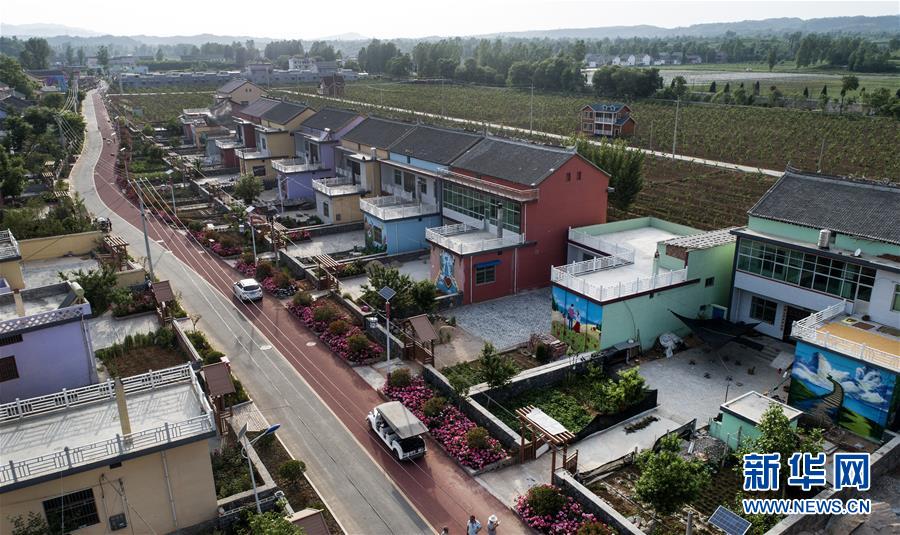 秦岭深处玫瑰小镇 美了田园富了乡亲 秦岭深处玫瑰小镇 美了田园富了乡亲