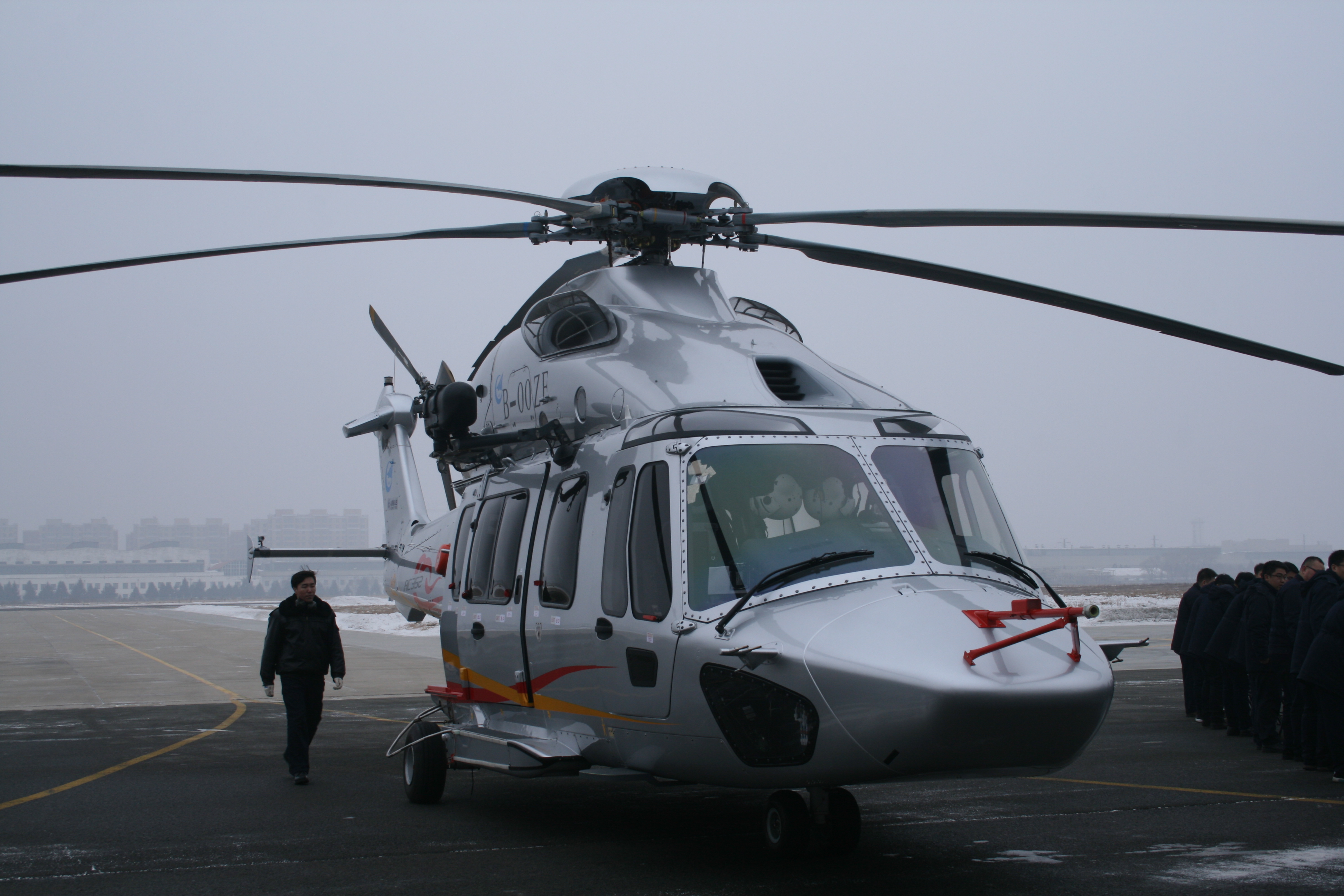 ac352先进中型多用途直升机首飞成功(组图)