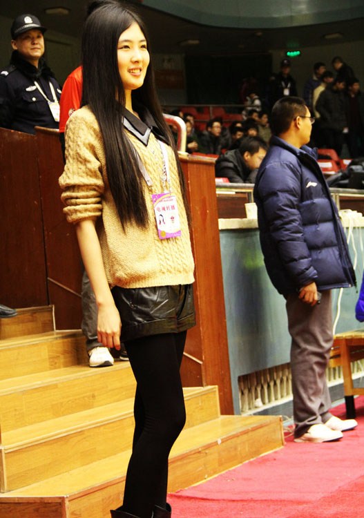 2012-2013赛季cba常规赛第34轮:山东黄金vs福建浔兴 美女记者刘梦抢镜