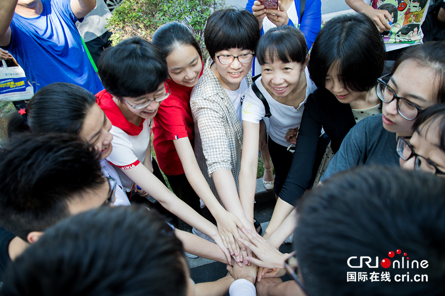 08【吉林】【原創】【圖説吉林】【聚焦吉林（標題）】【教育科技（標題）】【關東黑土（長春）】【移動版（圖）】【組圖】首批“00”後高考考生難忘瞬間