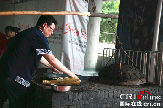 【CRI专稿 列表】重庆渝北土沱麻饼 百年味道的传承