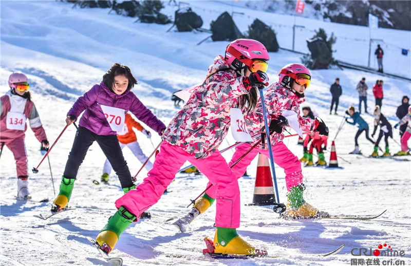 秦皇島舉辦首屆冰雪運動會滑雪比賽暨冰雪體驗活動