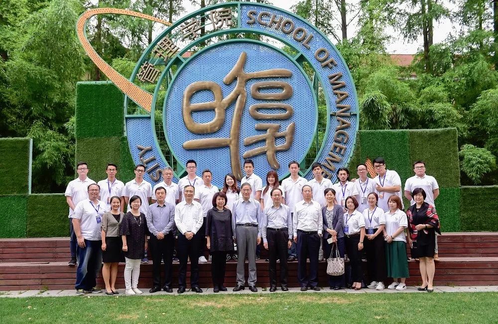 张志军会长在上海调研台湾青年创新创业