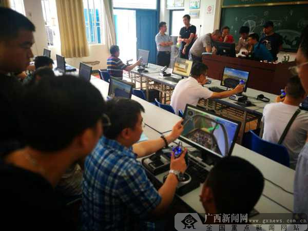 [焦點圖、八桂大地桂林、八桂大地]全國模擬飛行在桂林開班 50名學員獲高級教練員證