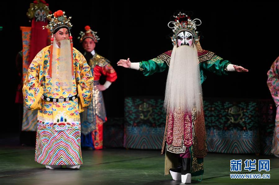 徽剧《惊魂记》精彩亮相第比利斯