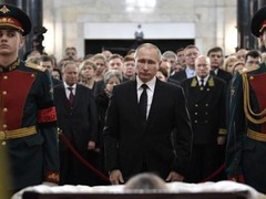 普京前往悼念遇害俄大使 追授其為“俄羅斯英雄”