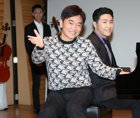 吴宗宪19岁儿子帅气撞脸赵又廷 和姐姐合照搞怪
