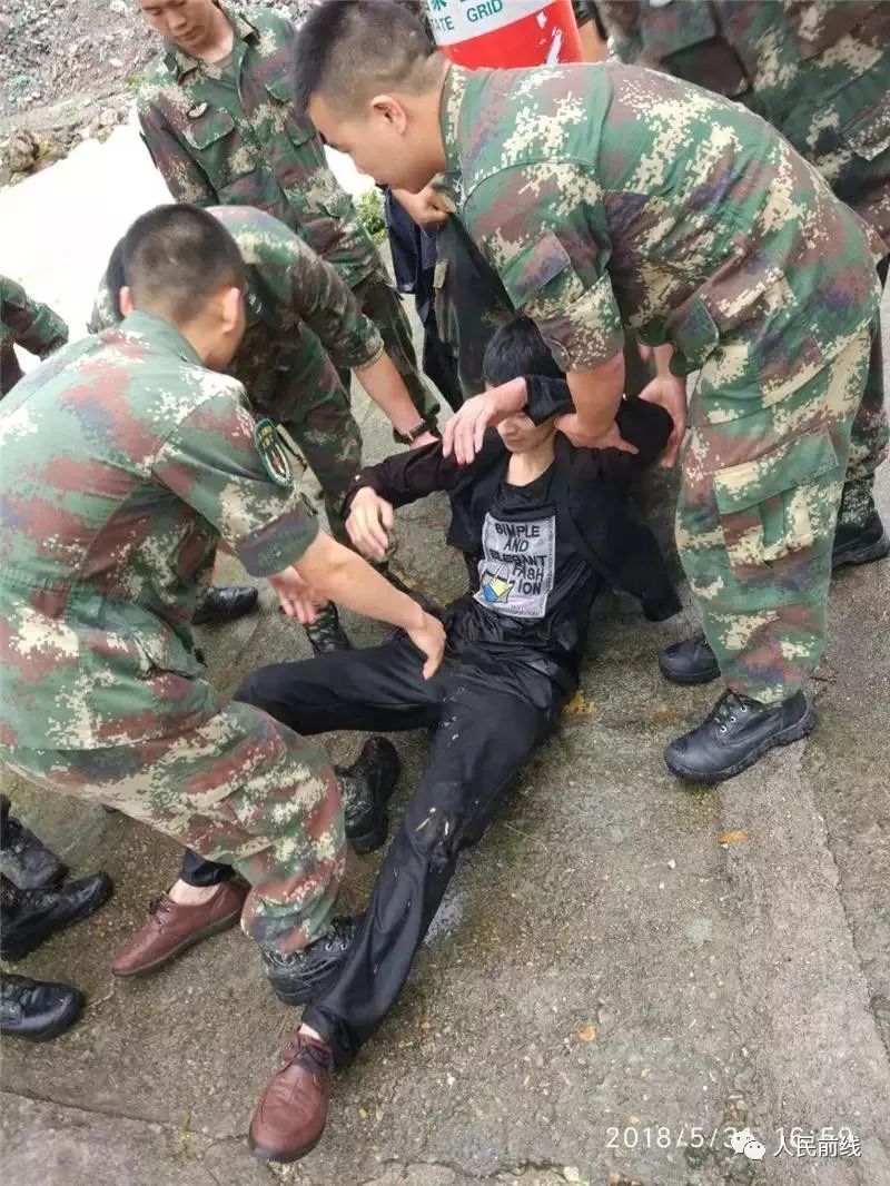 兵哥哥你有教养的样子真好看