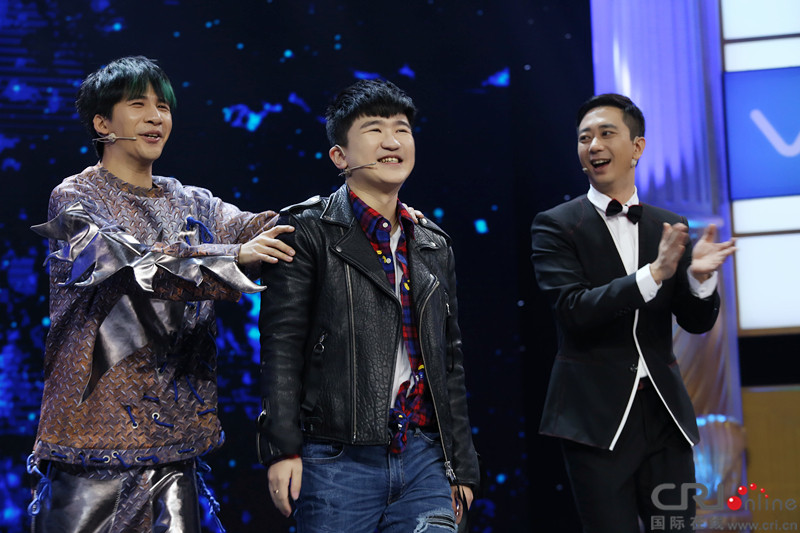 《笑星闯地球》遭张大大狂呛 大张伟当场跪地求饶