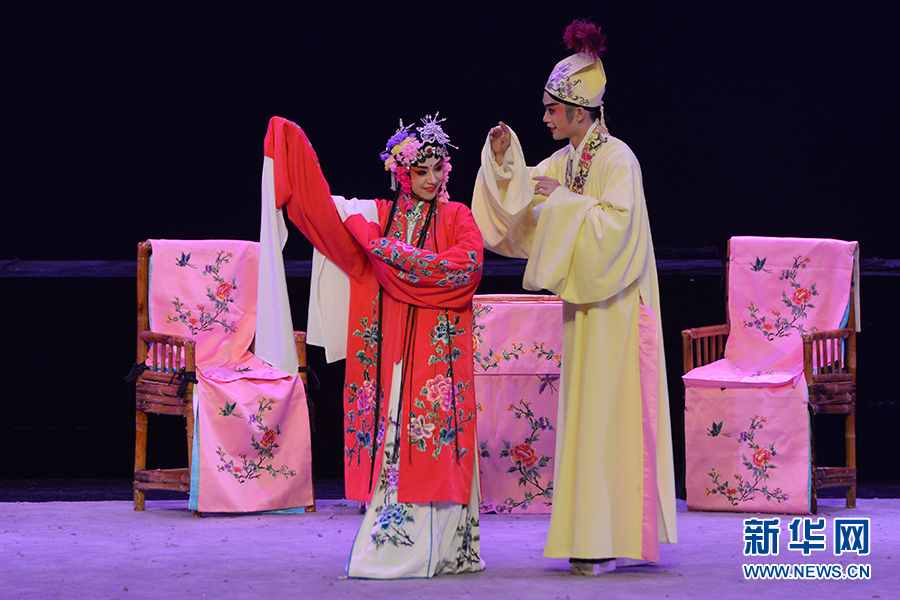 95後大學生自導自演川劇《白蛇傳》重慶大劇院上演