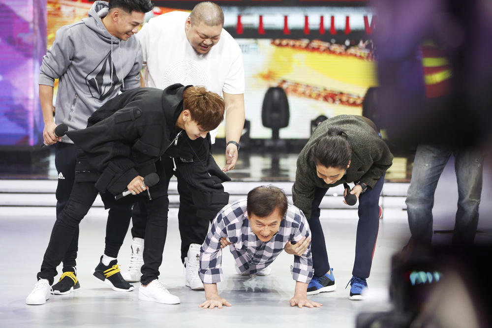 尤其是趁着大哥不注意,竟然在背后筹划偷袭行动,结果因为动作太大以