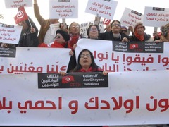 数百突尼斯人集体游行 抗议西方国家遣返极端分子