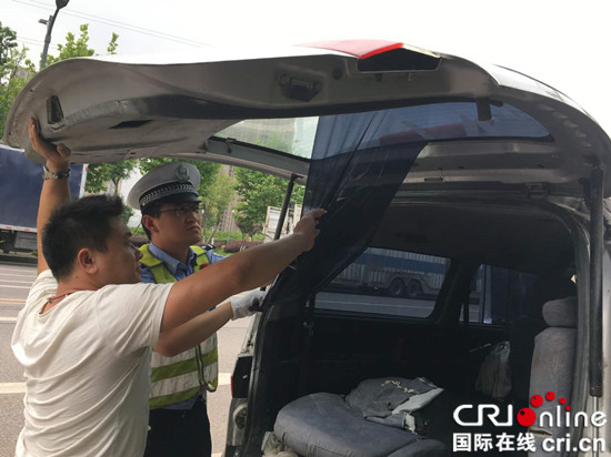 【法制安全】重庆江北交巡警强力开展面包车集中专项整治