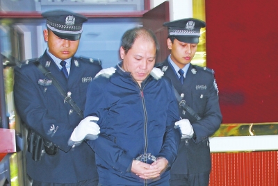 孟州男子十几年不还债又打伤法官 被判刑1年