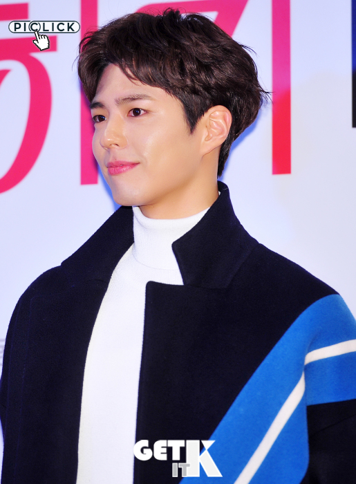 朴宝剑出席《因为爱》试映会 温暖笑容应援金裕贞