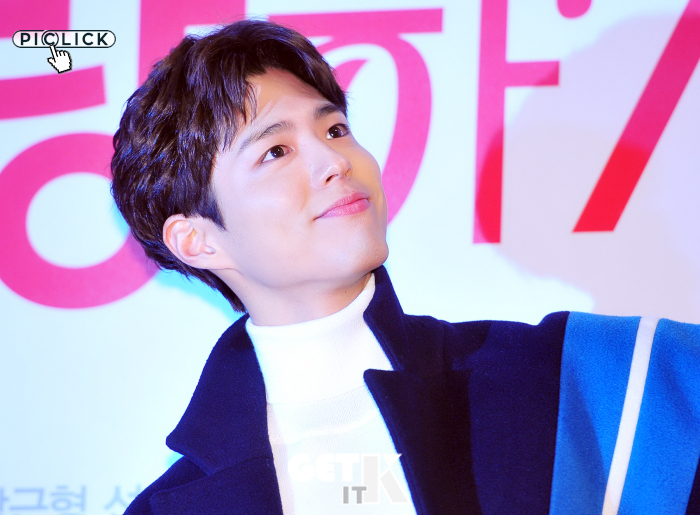 朴宝剑出席《因为爱》试映会 温暖笑容应援金裕贞