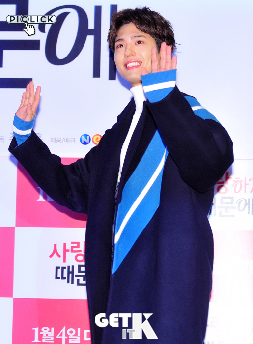 朴宝剑出席《因为爱》试映会 温暖笑容应援金裕贞