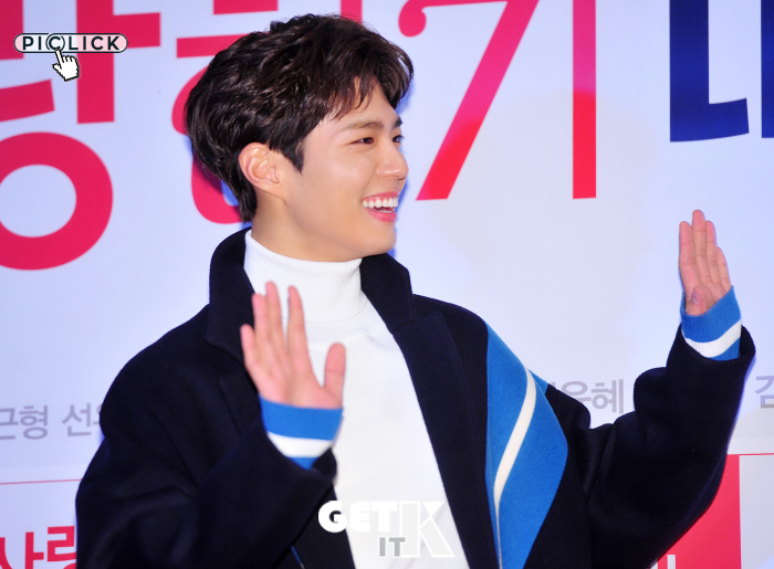 朴宝剑出席《因为爱》试映会 温暖笑容应援金裕贞