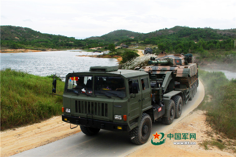 中国最新军用运输车图片