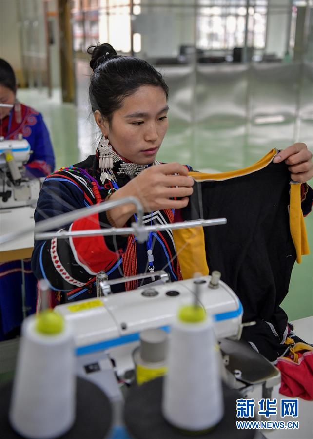 开在彝乡家门口的脱贫工厂