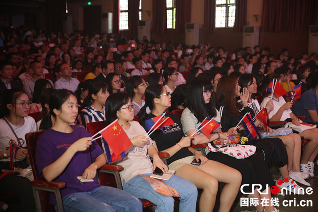 庆祝中柬建交60周年 柬埔寨留学生来桂游览