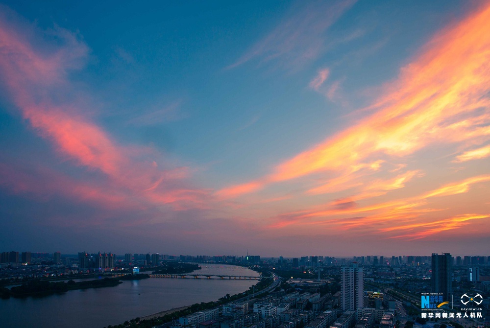 河南:晚霞映天地 醉美照晴空
