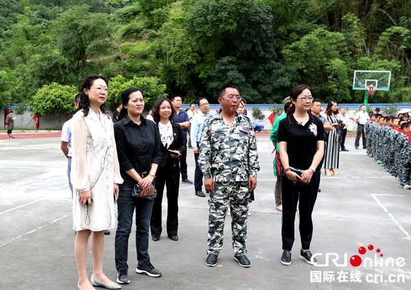 图片默认标题_fororder_宜宾市委常委,宣传部长李敏(左二)与宜宾市