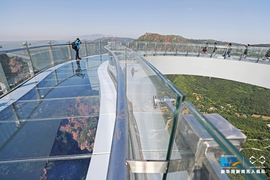 河南懸空玻璃環廊 距地面360米