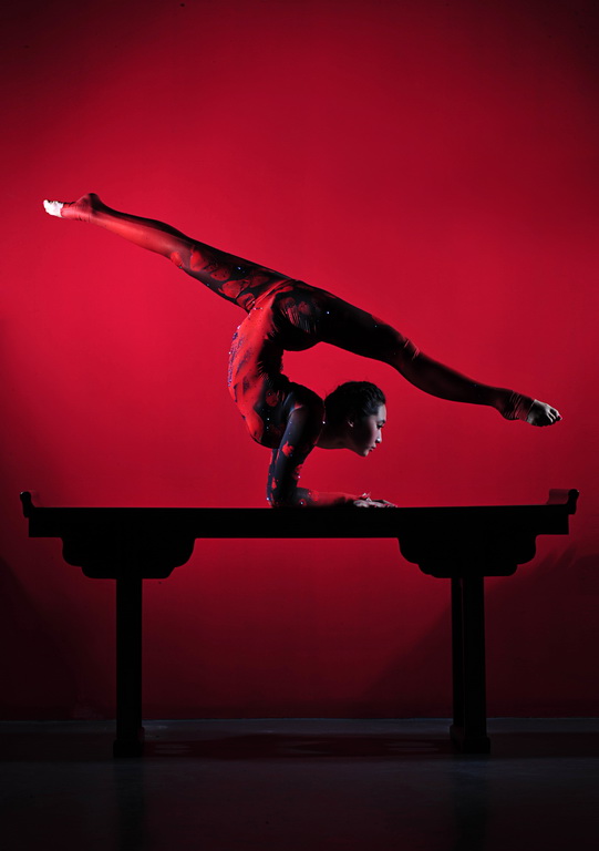 柔术公主曝美照彩色气球蓬蓬裙显梦幻气质