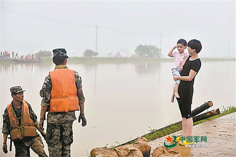 2016年,最令人难忘的中国军人背影什么样? 2016年,最令人难忘的中国军人背影什么样?