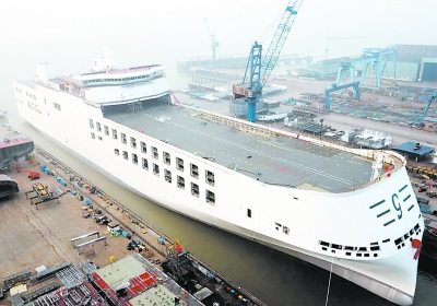 (頭條)南京企造世界最大貨物滾裝船出塢