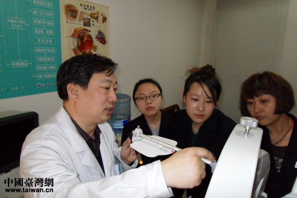 【中国梦·大国工匠篇】验光大师秦英瑞:用专业诠释匠心 愿做行业“引导人”