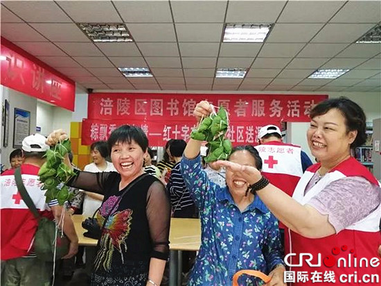 【社会民生】重庆涪陵红十字会志愿者开展端午节慰问老人活动