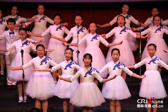 图片默认标题_fororder_3北京育英学校金帆合唱团演绎《让世界充满爱》 拷贝
