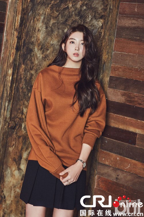 权昭贤最新写真 拉低长裤露小肚脐大秀蛮腰