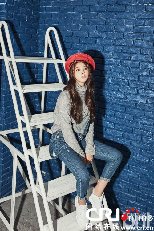 权昭贤最新写真 拉低长裤露小肚脐大秀蛮腰