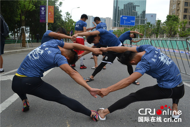 中华龙舟大赛福州站赛前剪影 组委会营造最佳比赛环境 中华龙舟大赛福州站赛前剪影 组委会营造最佳比赛环境