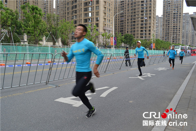 中华龙舟大赛福州站赛前剪影 组委会营造最佳比赛环境 中华龙舟大赛福州站赛前剪影 组委会营造最佳比赛环境